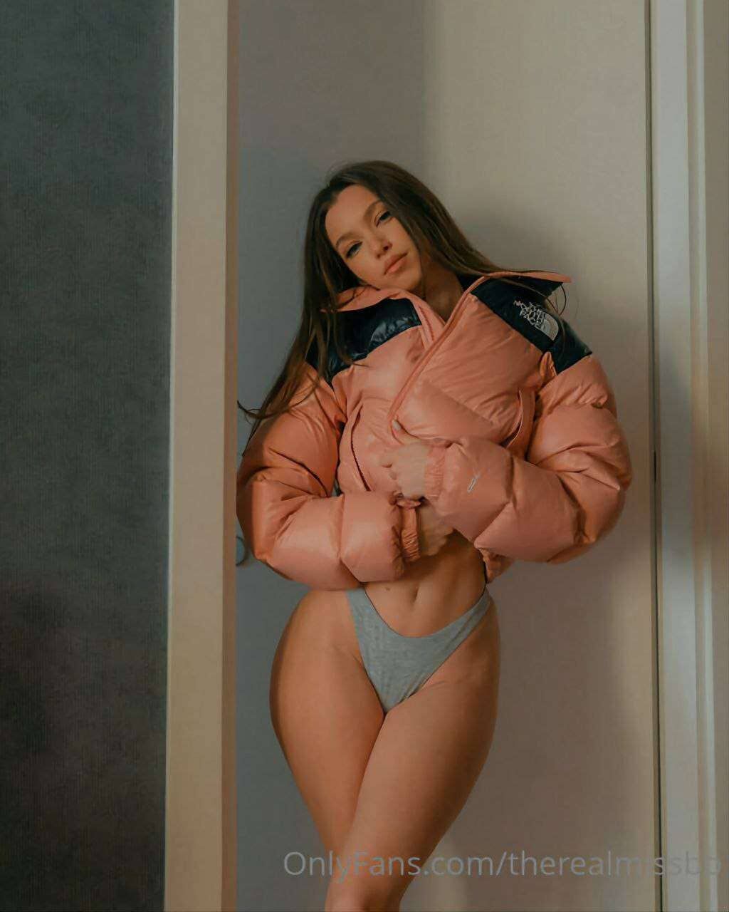 Слив miss bo, откровенная поза