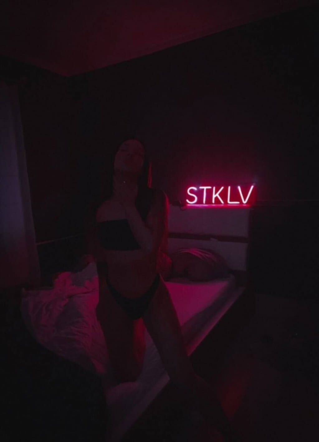 Слив stklv: пикантный ракурс (откровенный фотосет, кадр 69)