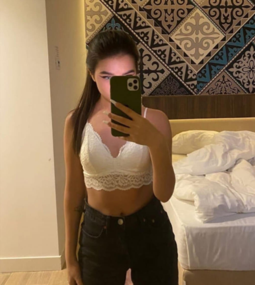 Tenderlybae на стриме — подборка #35 Горячий образ Tenderlybae на стриме (горячие кадры, кадр 35)